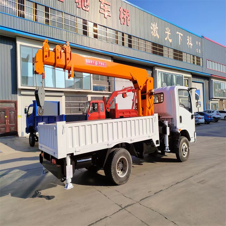 万荣县三轮随车吊定制 农用改装机自备吊中瑞长期出售